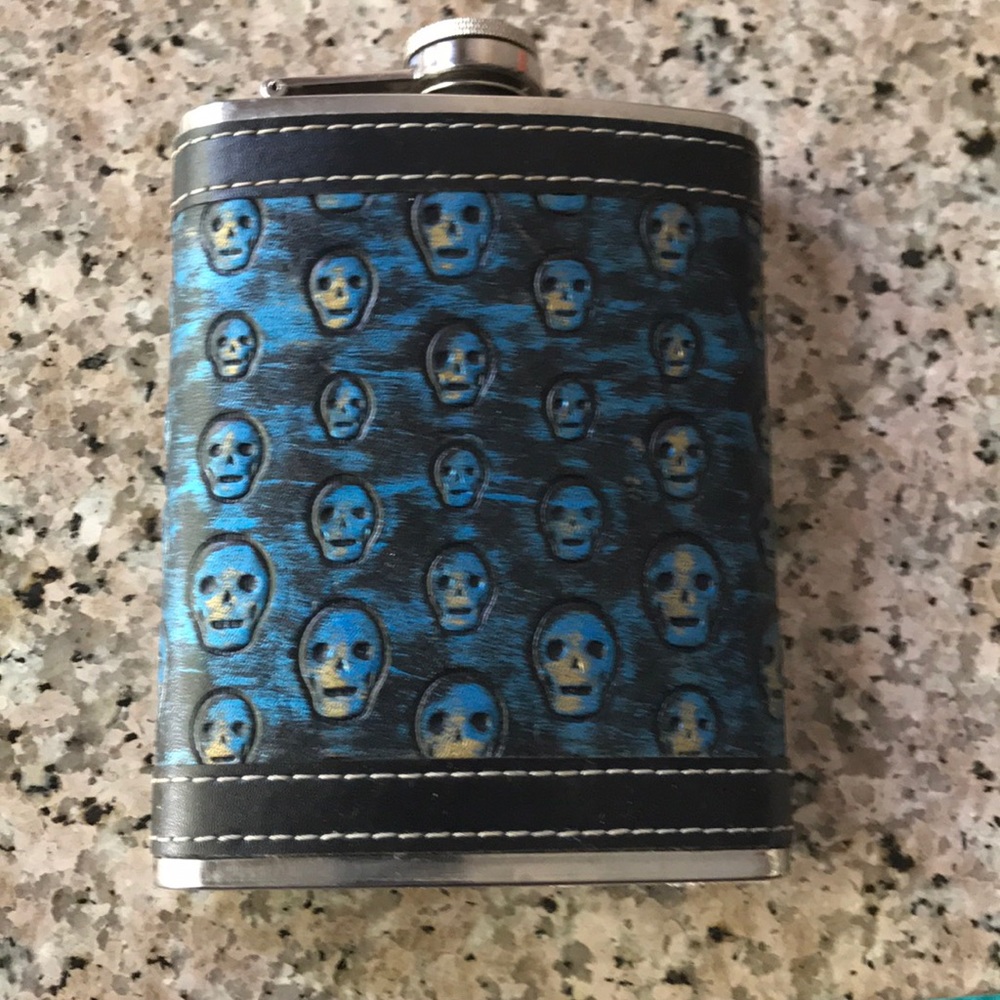 Fujima Stainless Steel Black Aqua Skull Hip Flask